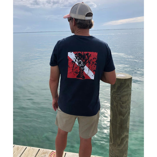 Model wearing lobster "Bug Tickler" dive flag t-shirt in navy