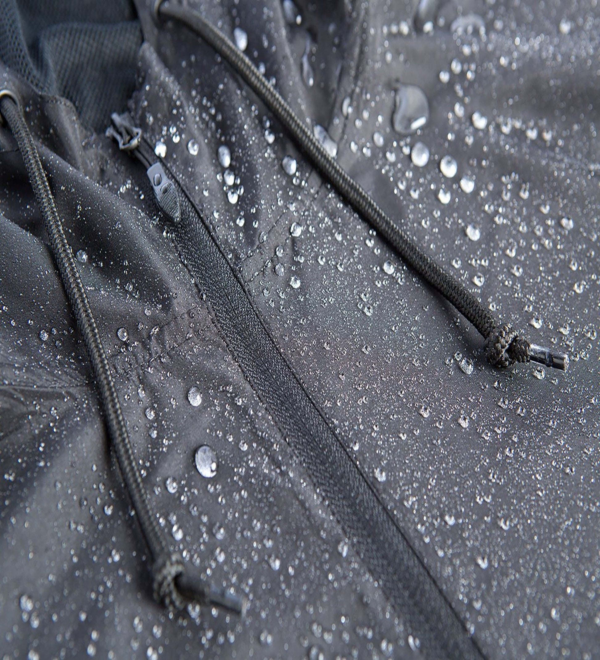 Close-up of Reel Fishy windbreaker with water beading on fabric, showing water-resistant material